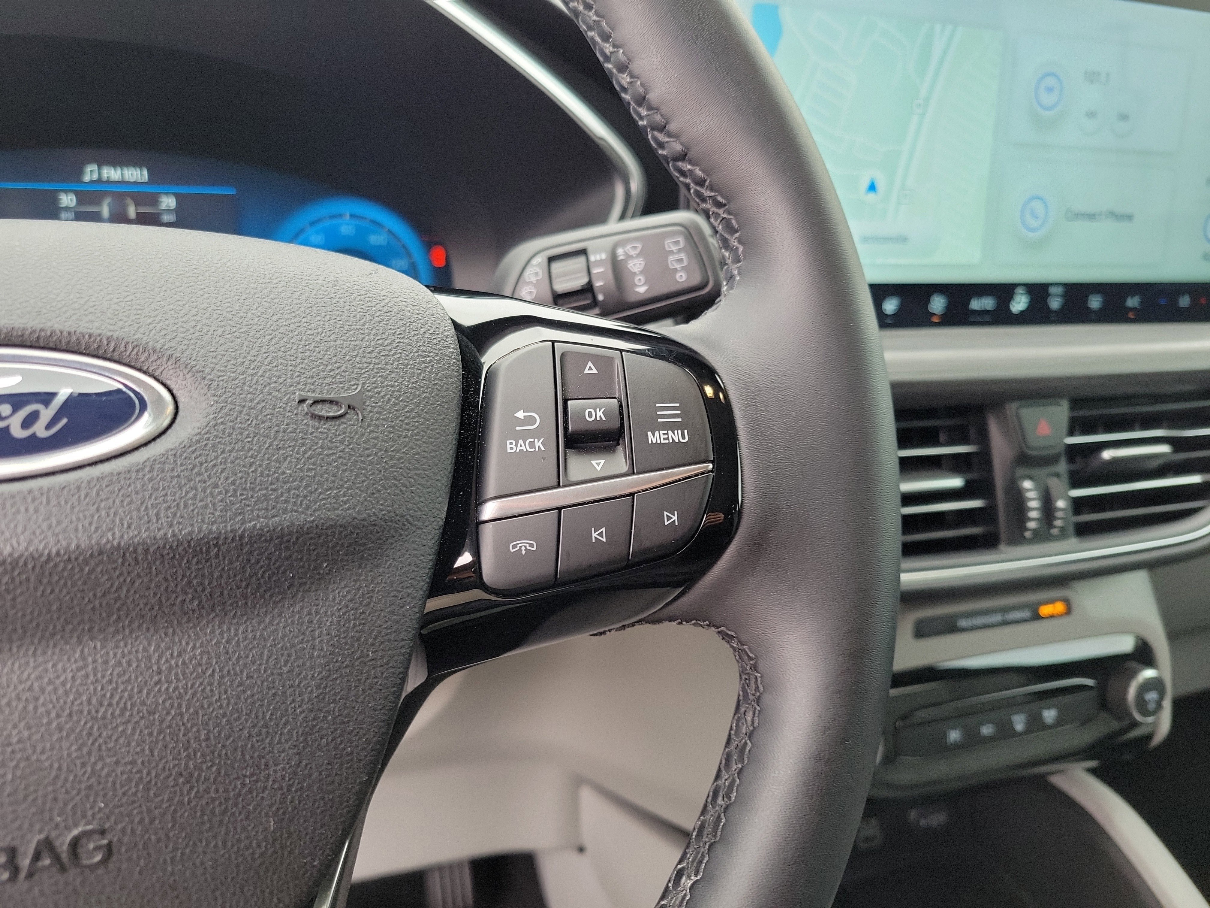 Used 2024 Ford Escape SE w/ PHEV Premium Package image 13