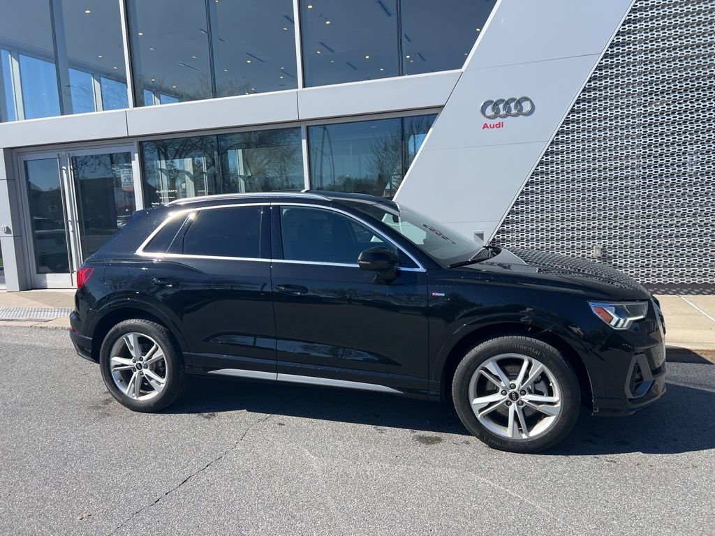 Used 2023 Audi Q3 2.0T Premium w/ Convenience Package image 13