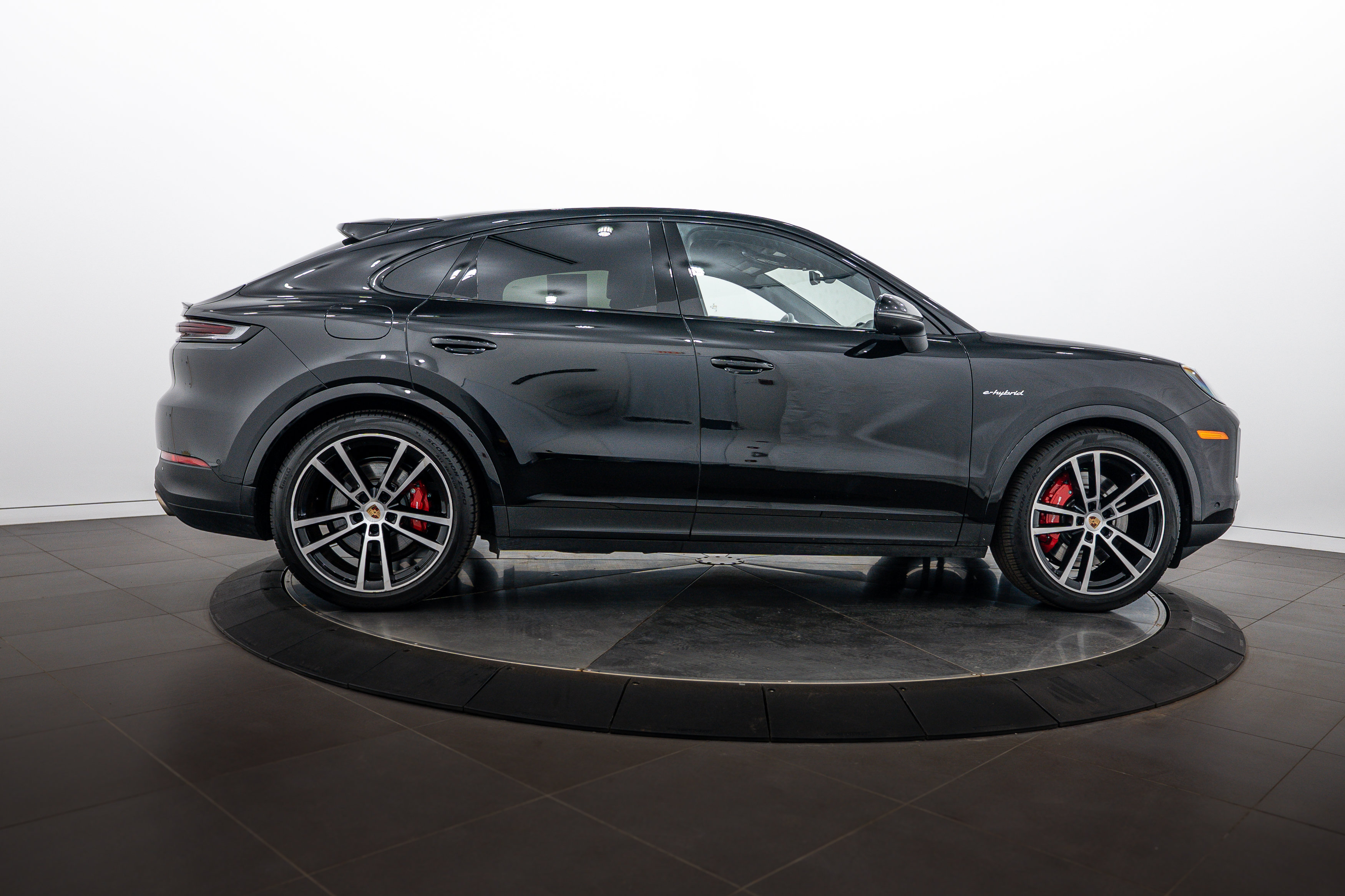 Certified 2025 Porsche Cayenne S AWD/4WD image 8