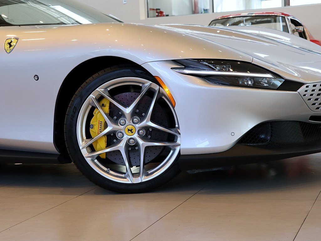 Certified 2021 Ferrari Roma image 9