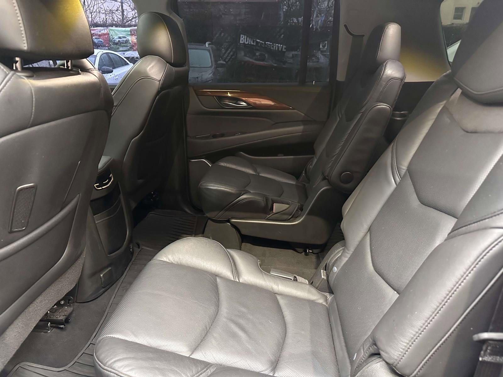 Used 2019 Cadillac Escalade ESV Luxury image 18