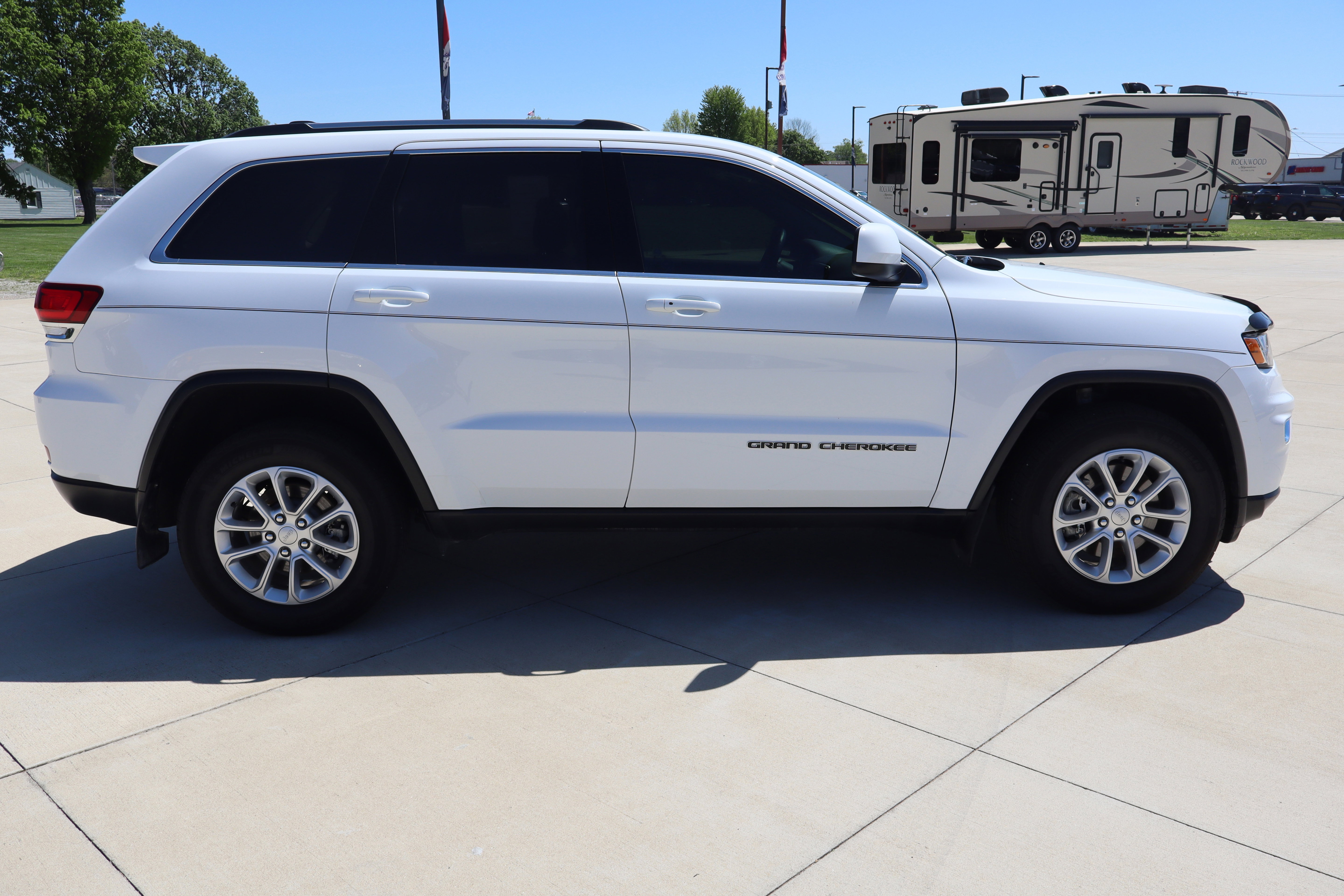 Used 2021 Jeep Grand Cherokee Laredo w/ Security & Convenience Group image 4
