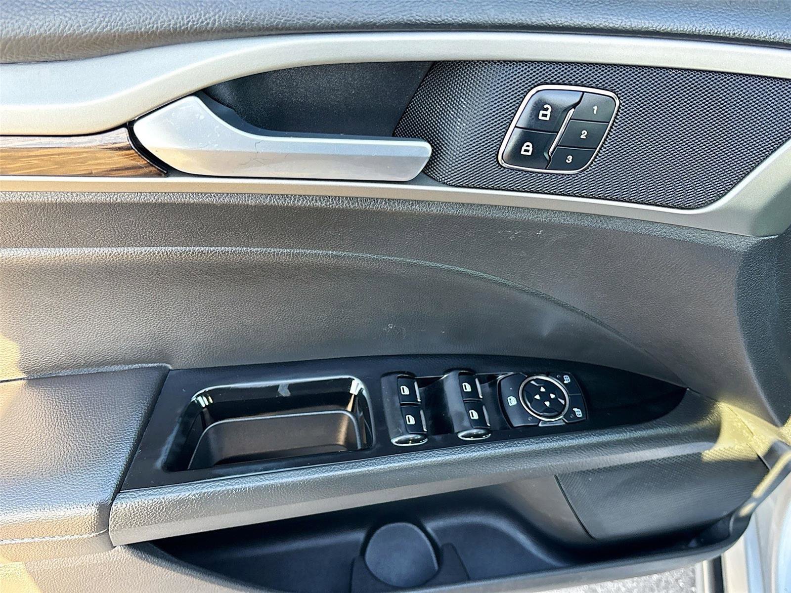 Used 2014 Ford Fusion SE w/ Equipment Group 202A image 16