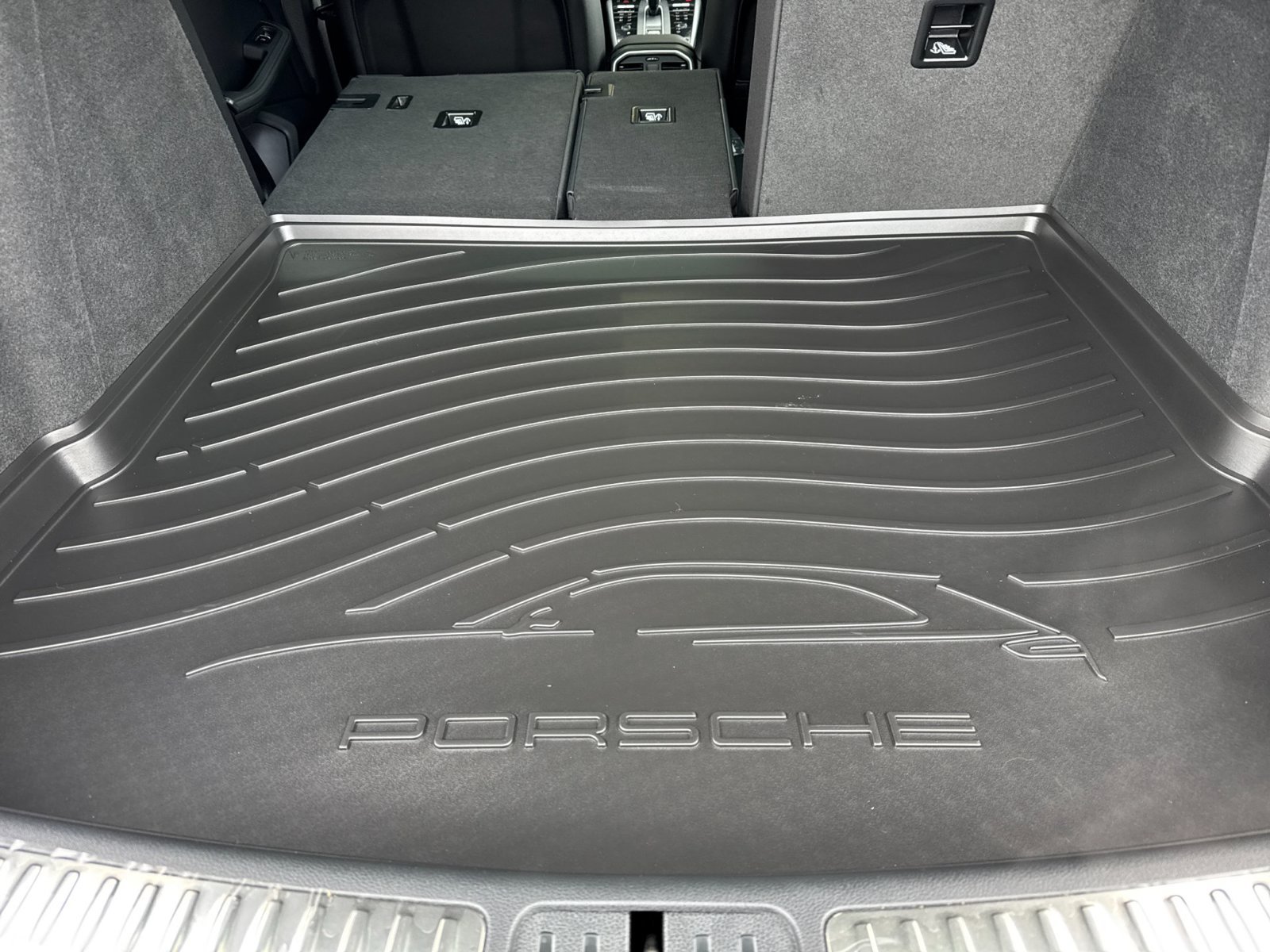 Certified 2026 Porsche Macan AWD/4WD image 17