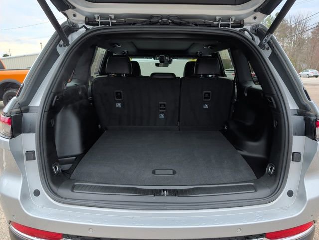 Used 2025 Jeep Grand Cherokee Limited AWD/4WD image 30