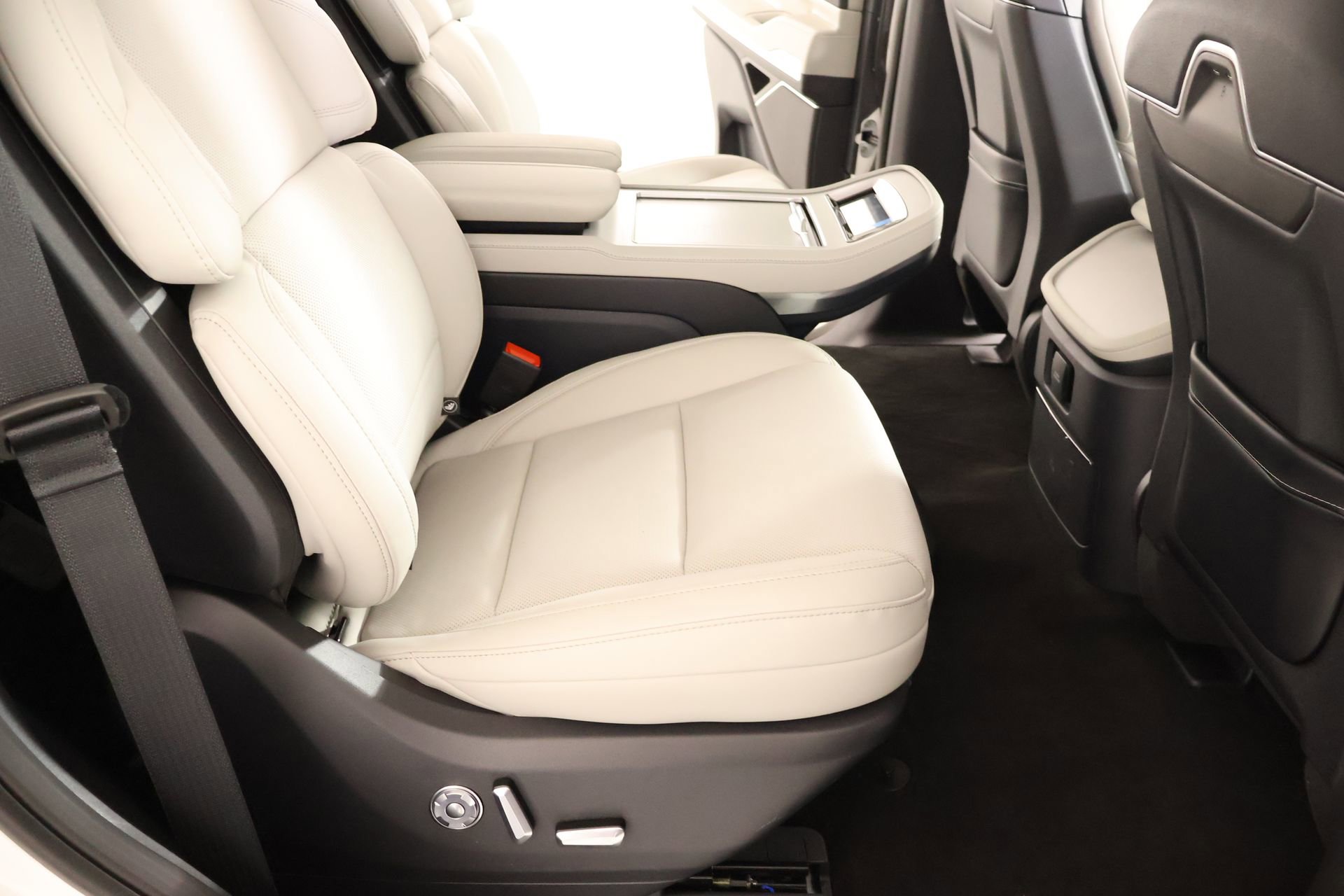 New 2026 Lincoln Navigator Reserve w/ Jet Appearance Package image 16