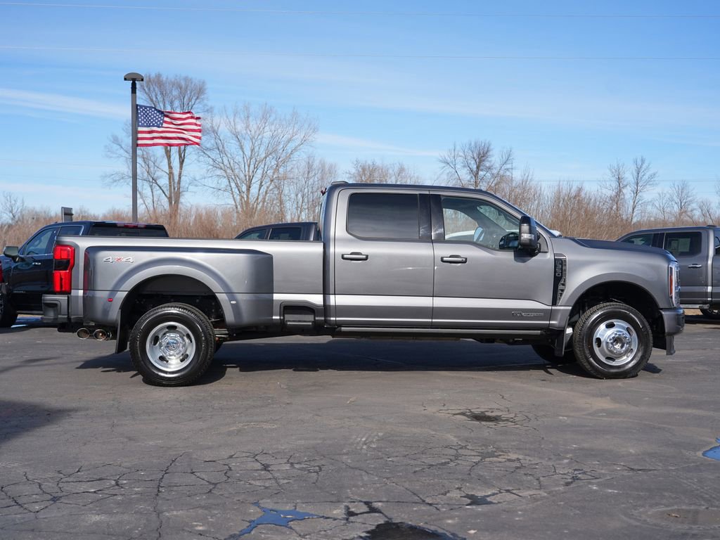 Used 2025 Ford F350 Platinum image 2