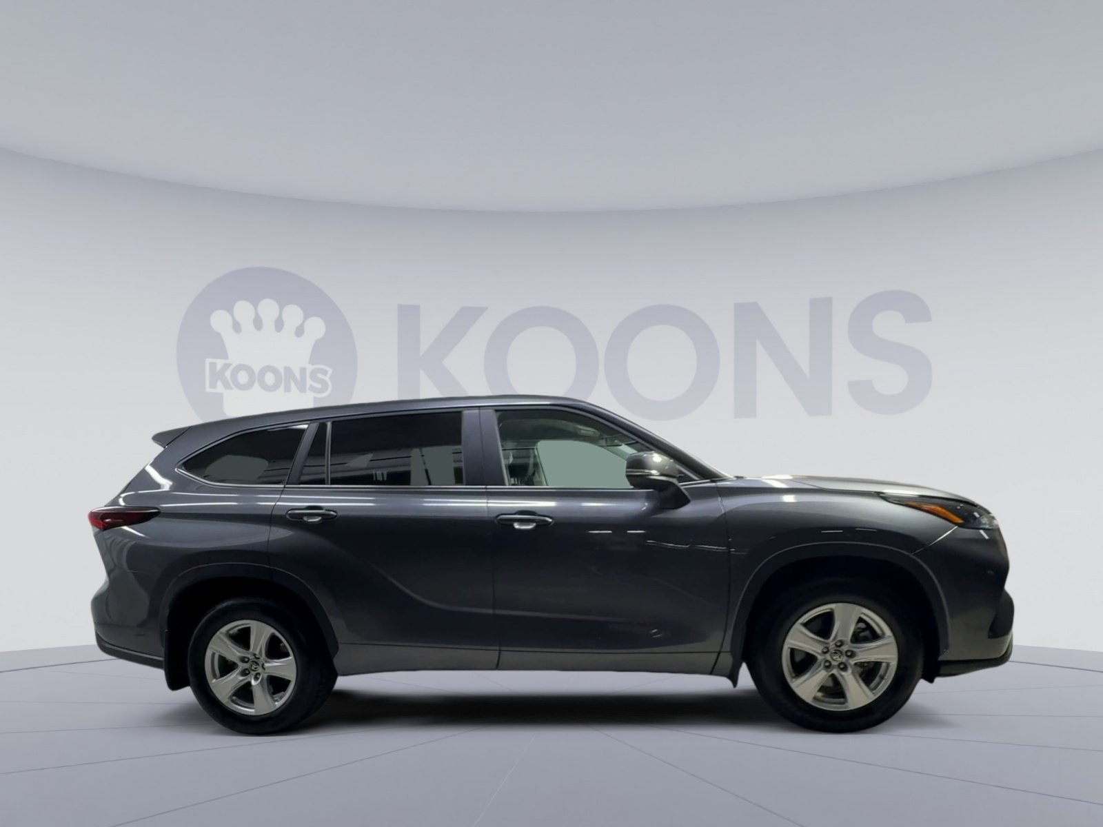 Used 2025 Toyota Highlander LE AWD/4WD image 12