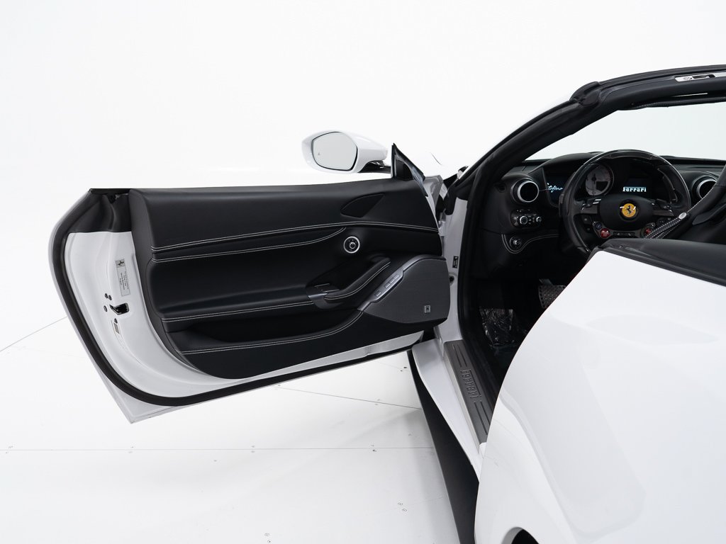 Used 2022 Ferrari Portofino M RWD image 18