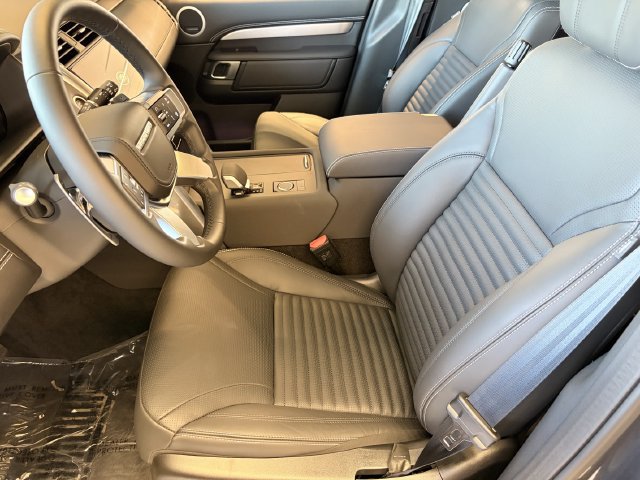 New 2026 Land Rover Discovery Limited Edition AWD/4WD image 5