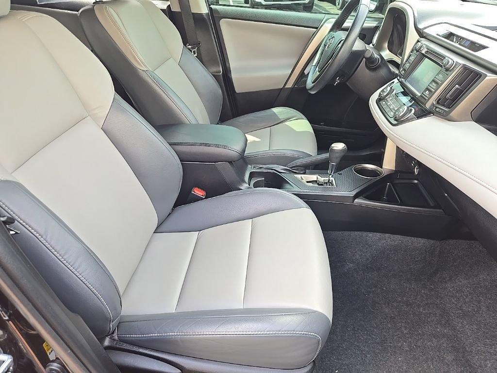 Used 2015 Toyota RAV4 Limited AWD/4WD image 32