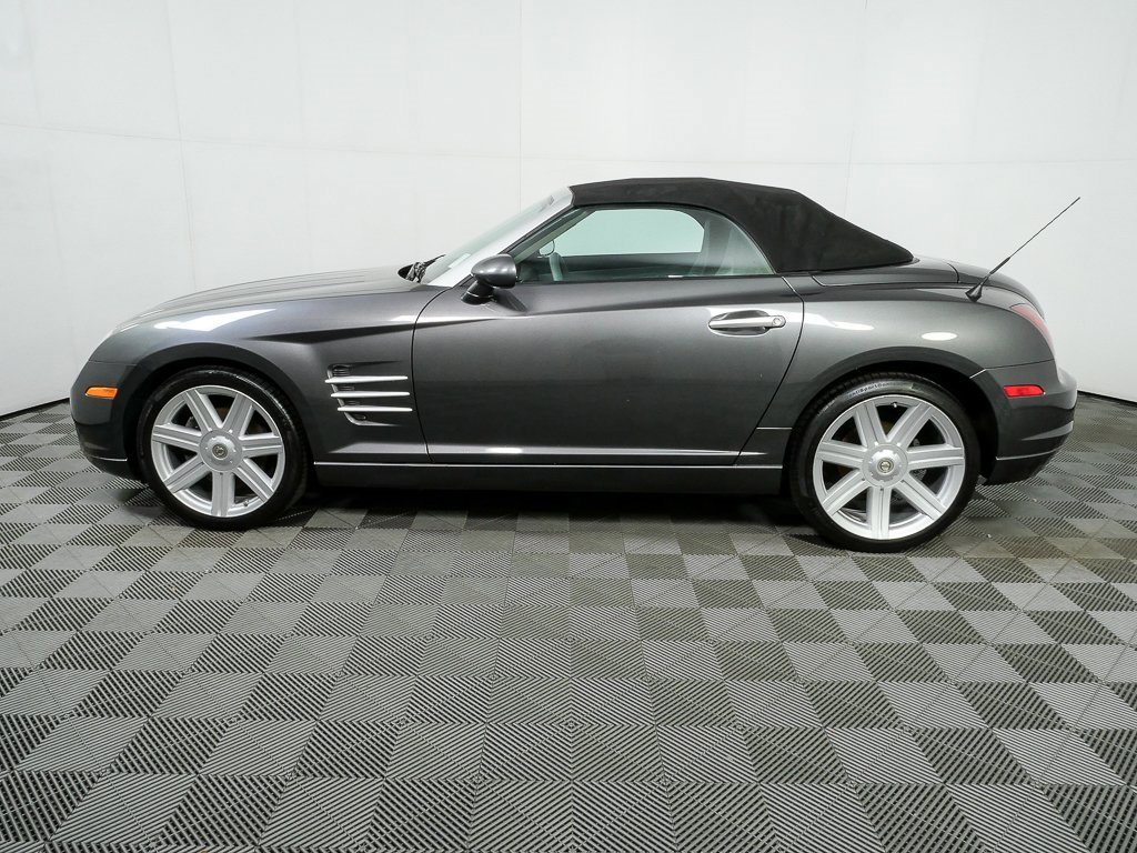 Used 2005 Chrysler Crossfire Limited image 2