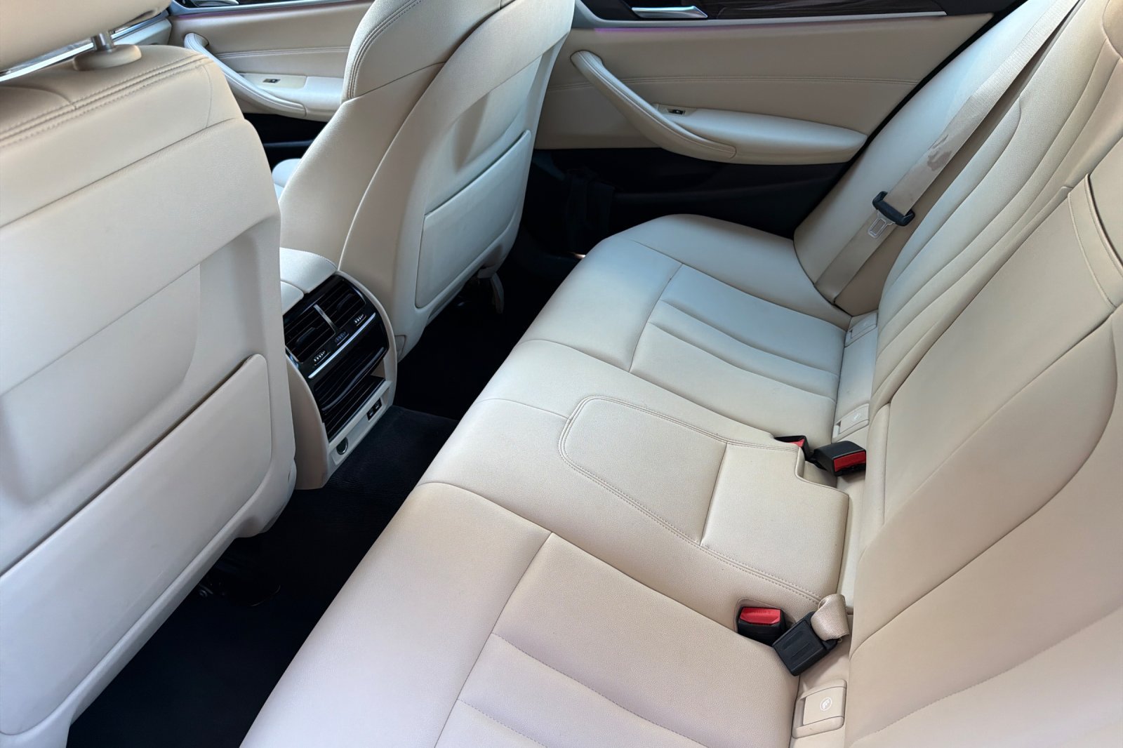 Used 2020 BMW 530e w/ Premium Package RWD image 12