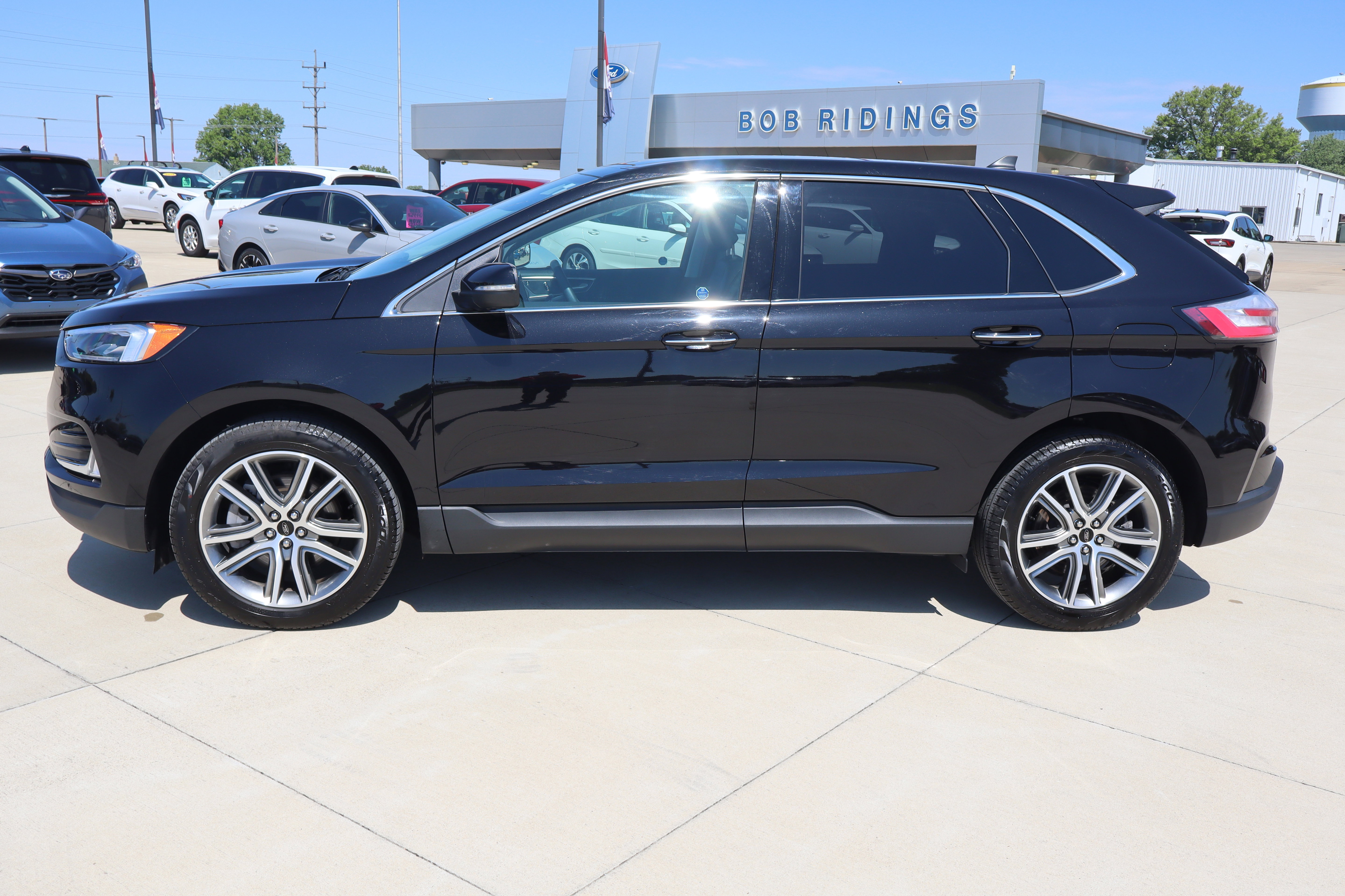 Used 2024 Ford Edge Titanium w/ Equipment Group 301A AWD/4WD image 9
