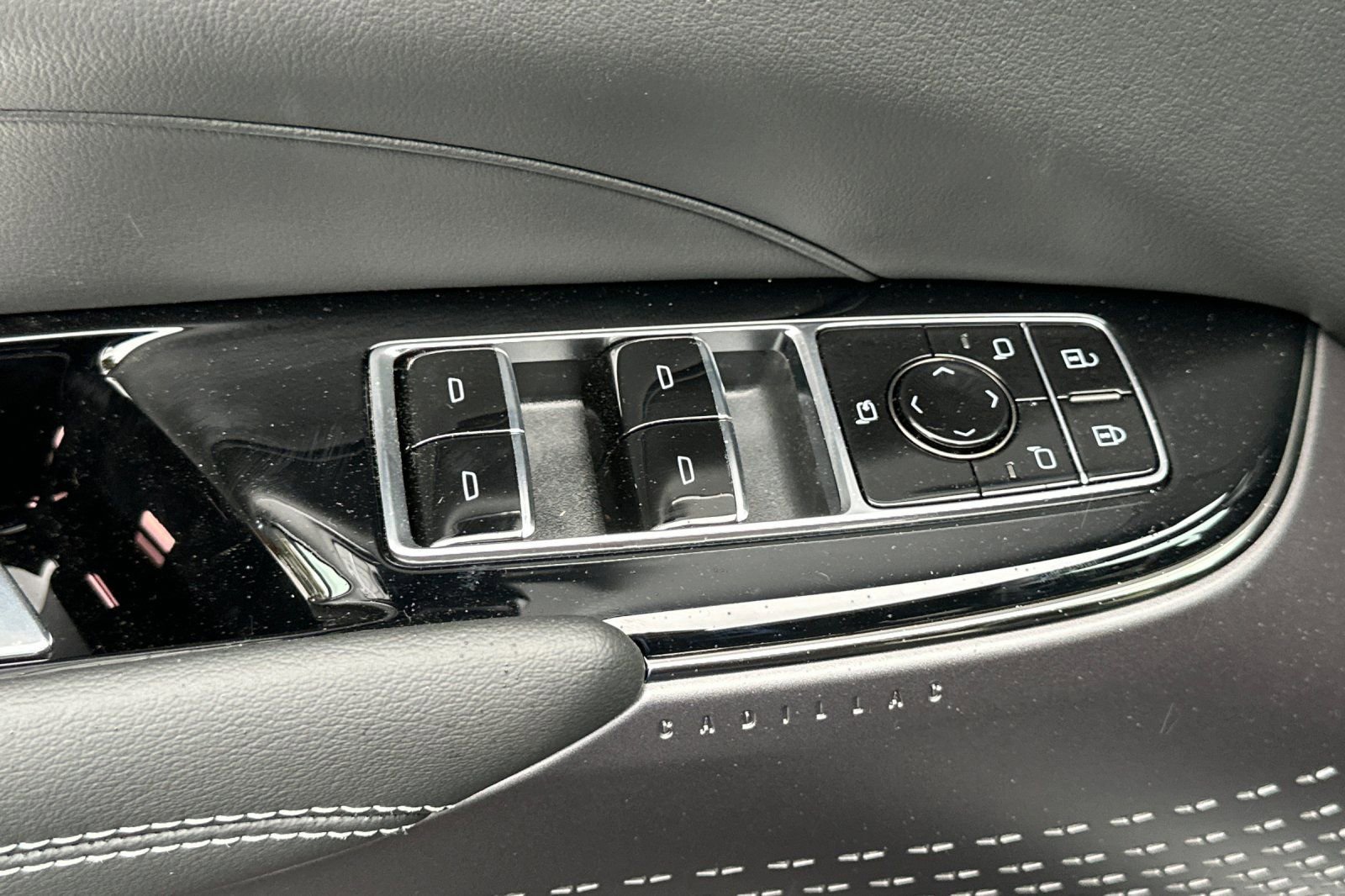 Used 2026 Cadillac Lyriq Luxury RWD image 11