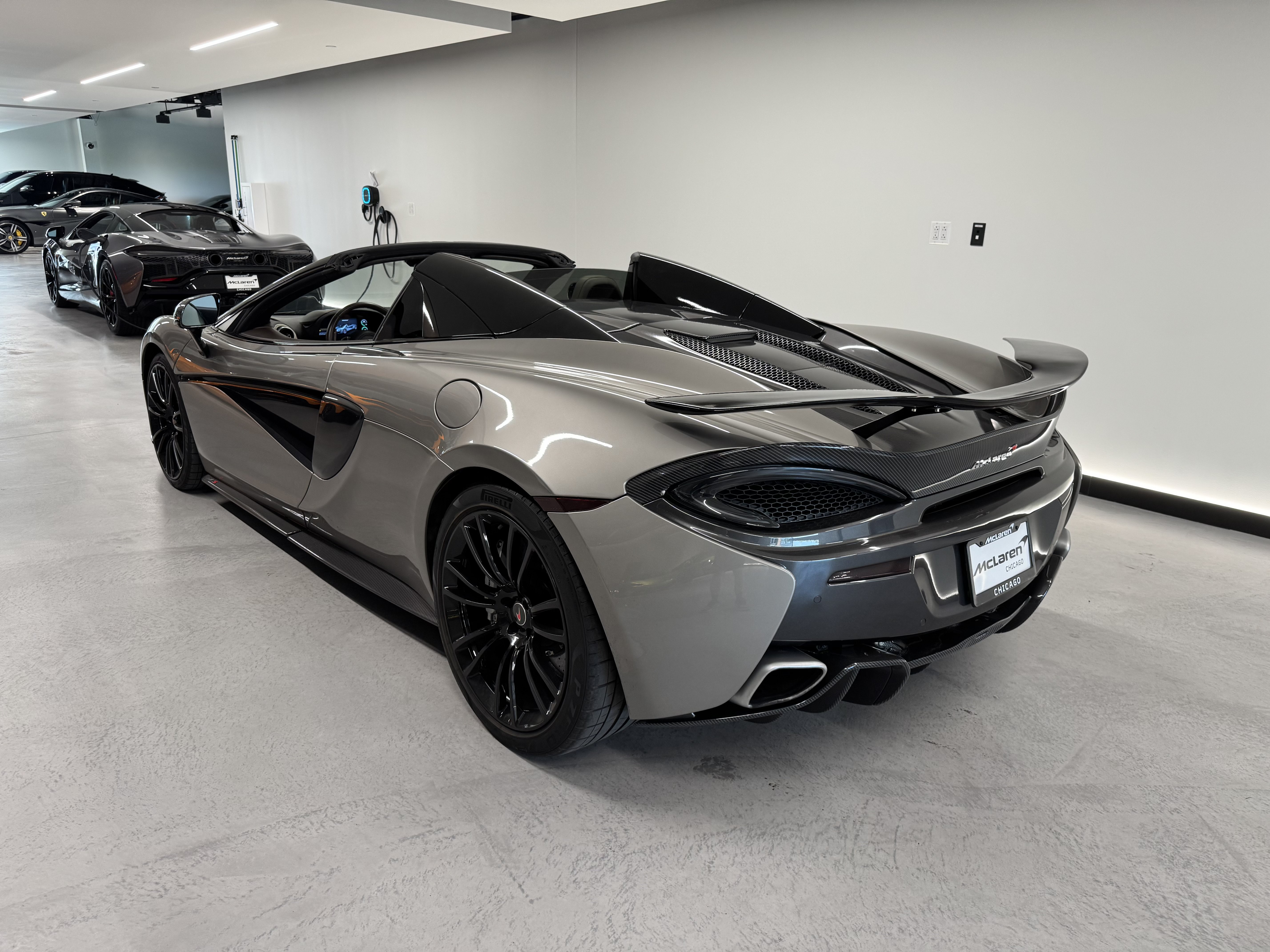 Used 2018 McLaren 570S Spider RWD image 18