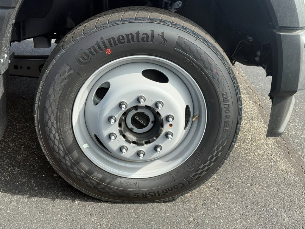 New 2026 Ford F550 4x4 Crew Cab image 15
