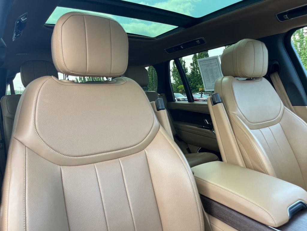 Certified 2025 Land Rover Range Rover Long Wheelbase SE AWD/4WD image 13