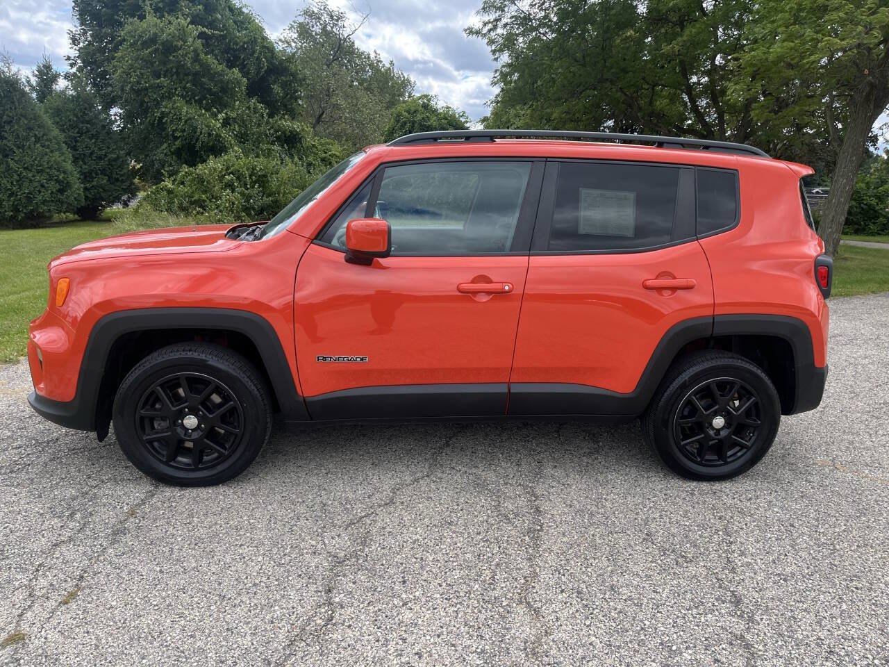 Used 2021 Jeep Renegade Latitude w/ Convenience Group image 2