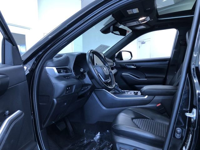 Certified 2025 Toyota Highlander XSE AWD/4WD image 10