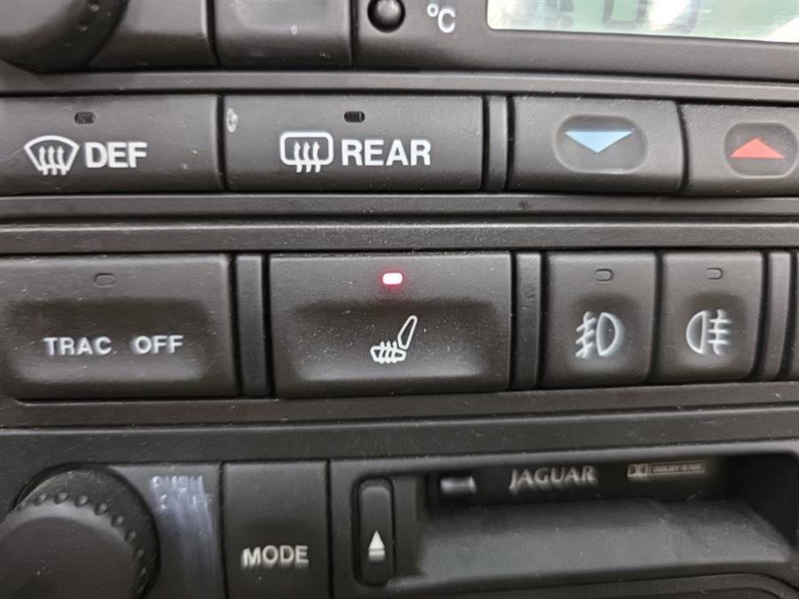 Used 2000 Jaguar XK8 Convertible image 15