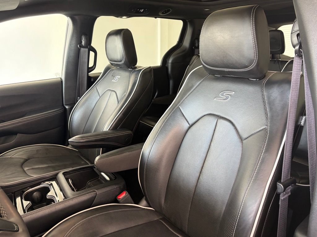 Used 2025 Chrysler Pacifica Limited FWD image 33
