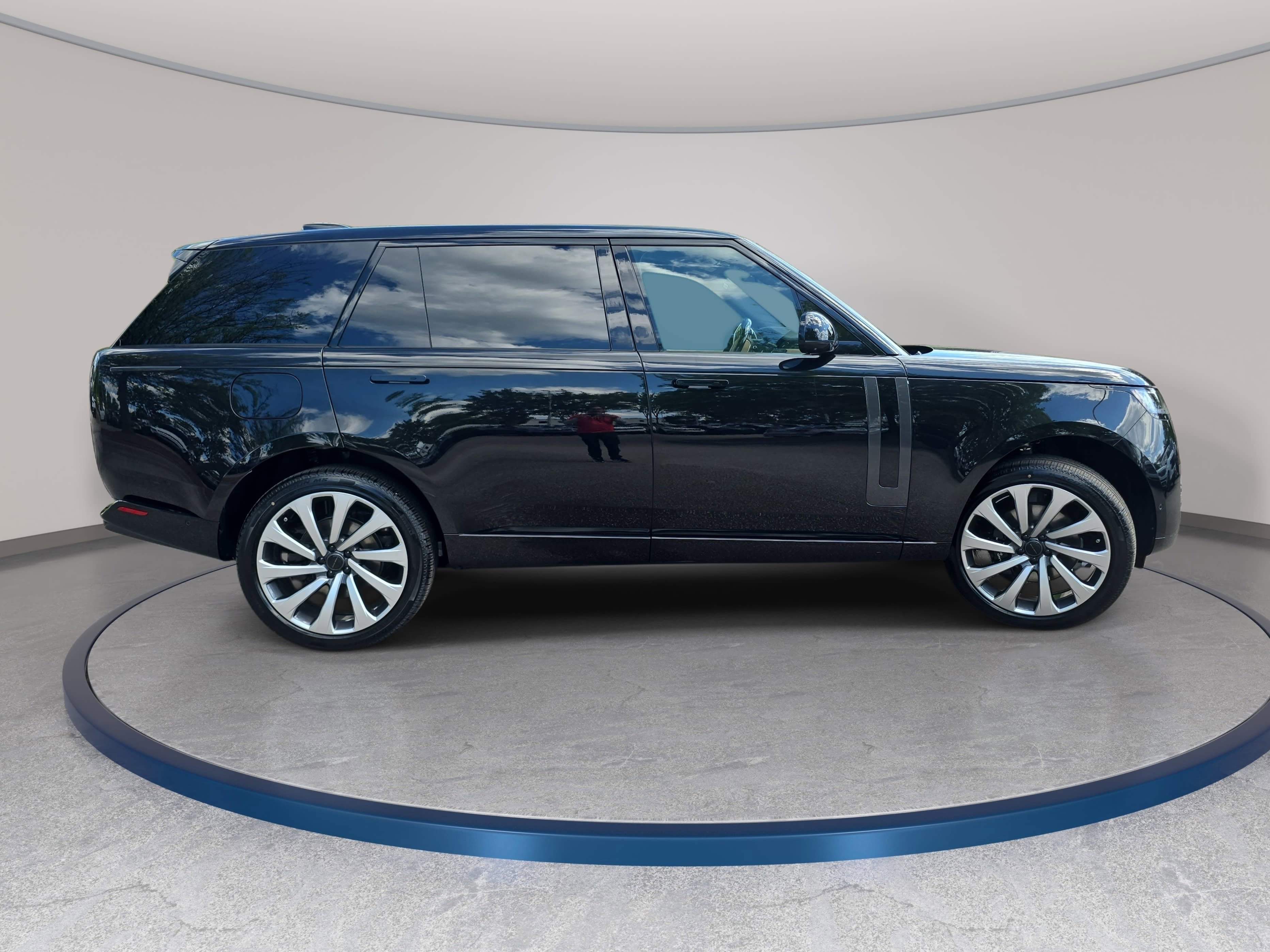 New 2026 Land Rover Range Rover Long Wheelbase SE AWD/4WD image 4