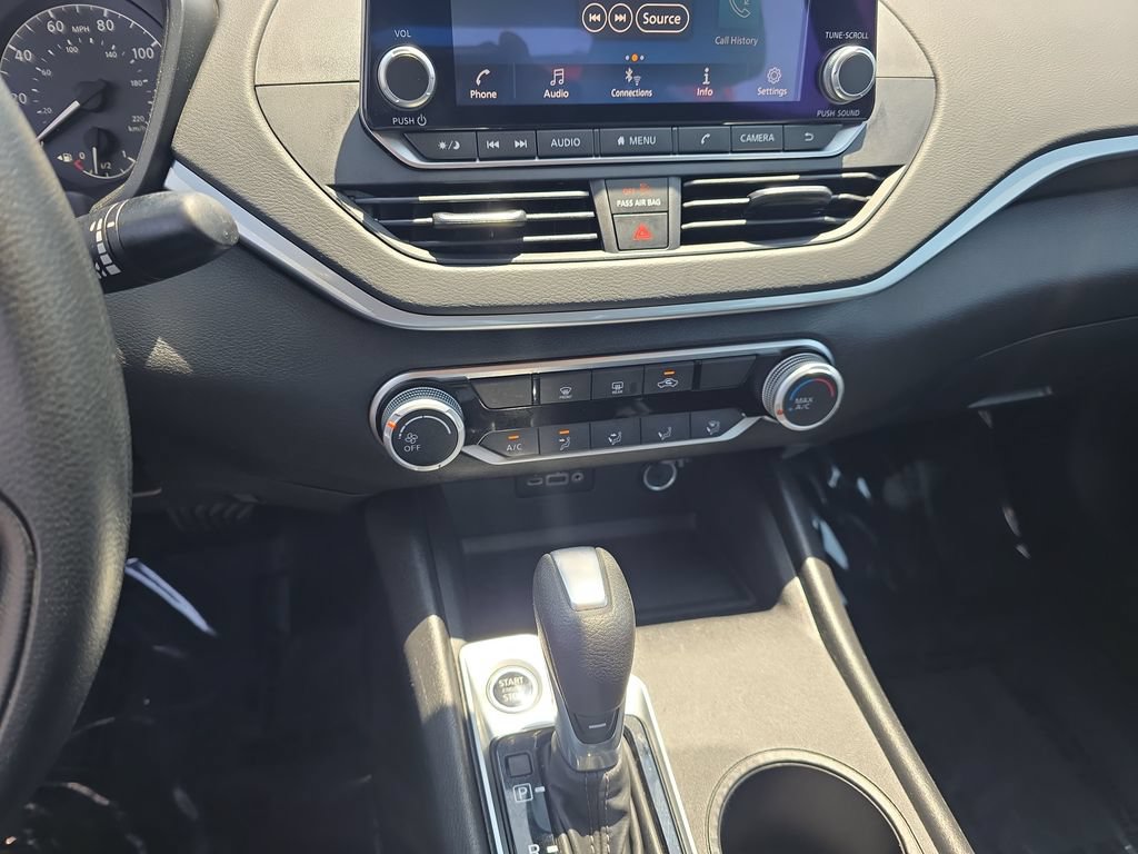 Used 2025 Nissan Altima 2.5 S FWD image 16