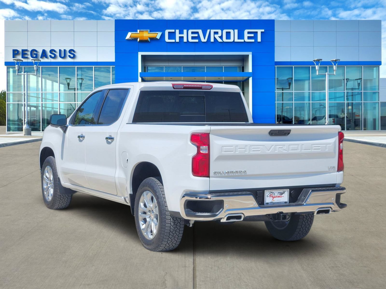 New 2026 Chevrolet Silverado 1500 LTZ w/ LTZ Premium Package AWD/4WD image 4