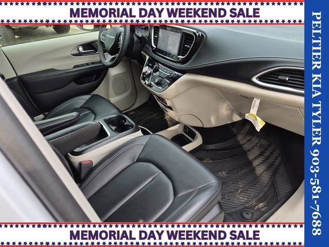 Used 2023 Chrysler Pacifica Touring-L w/ Road Tripper Package AWD/4WD image 12