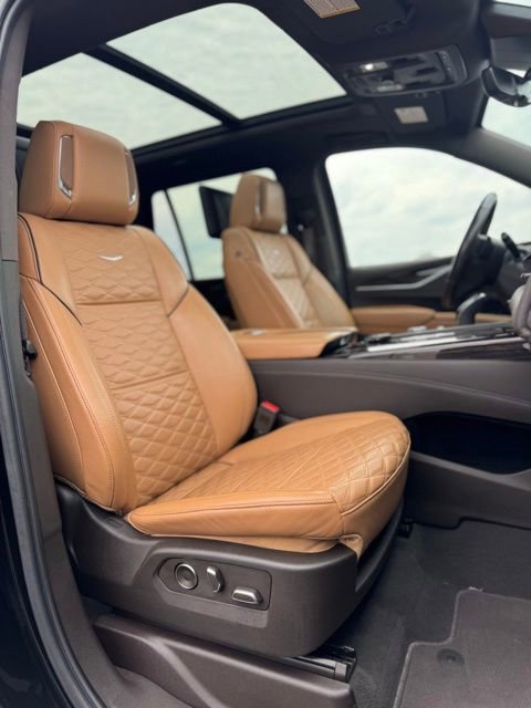 Used 2021 Cadillac Escalade Sport w/ LPO, Illumination Package AWD/4WD image 31