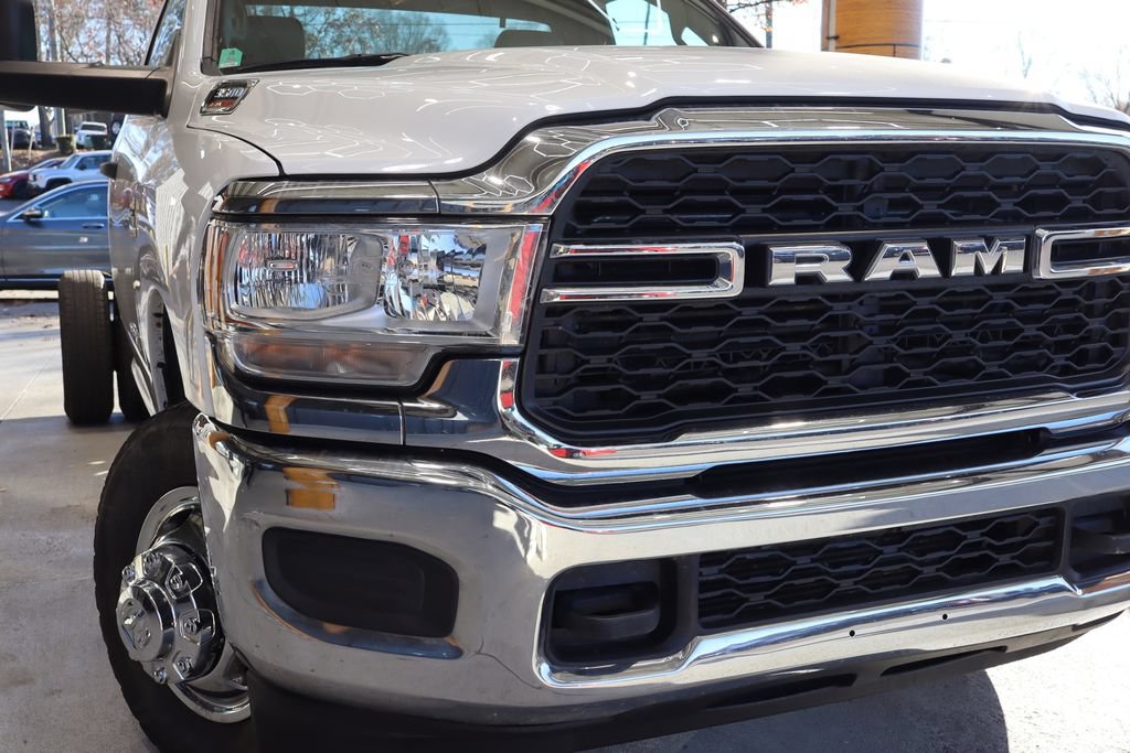 Used 2022 RAM 3500 Tradesman w/ Chrome Appearance Group RWD image 28