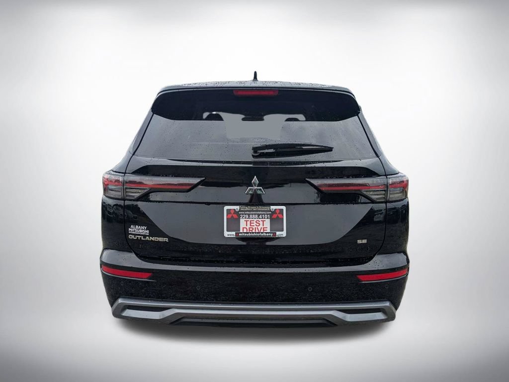 Used 2025 Mitsubishi Outlander SE FWD image 4