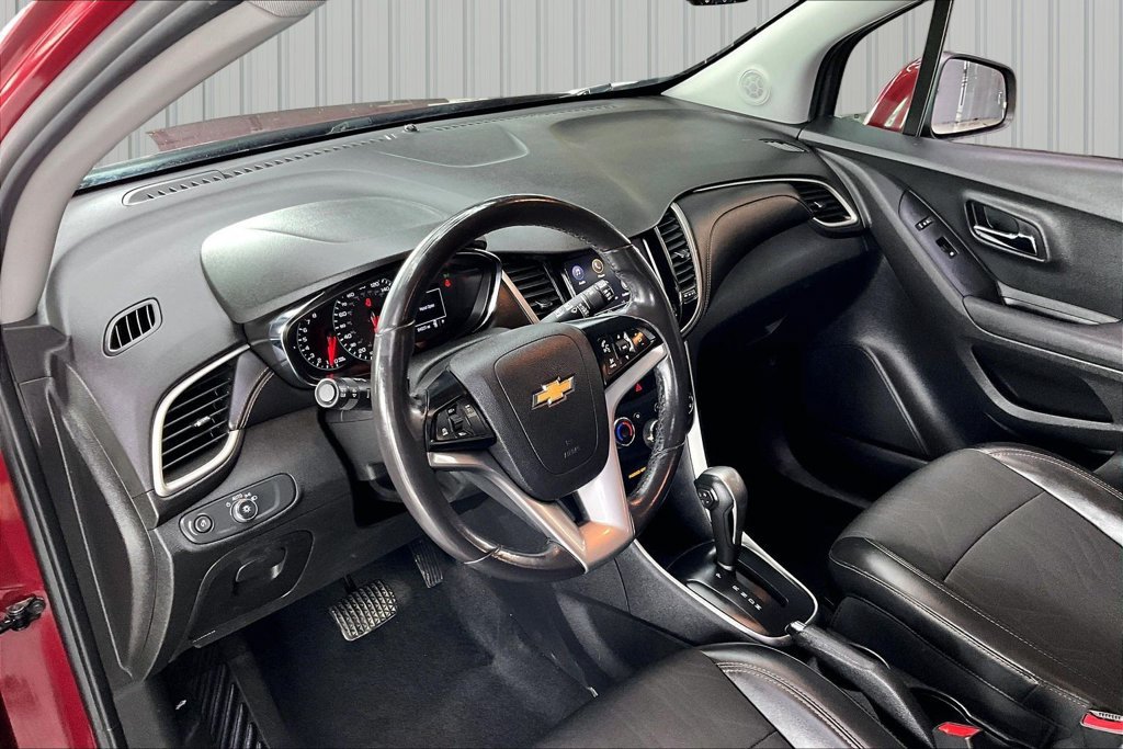 Used 2020 Chevrolet Trax LT w/ Driver Confidence Package AWD/4WD image 16