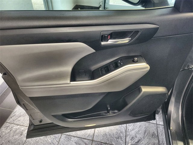 Used 2021 Toyota Highlander XLE image 13