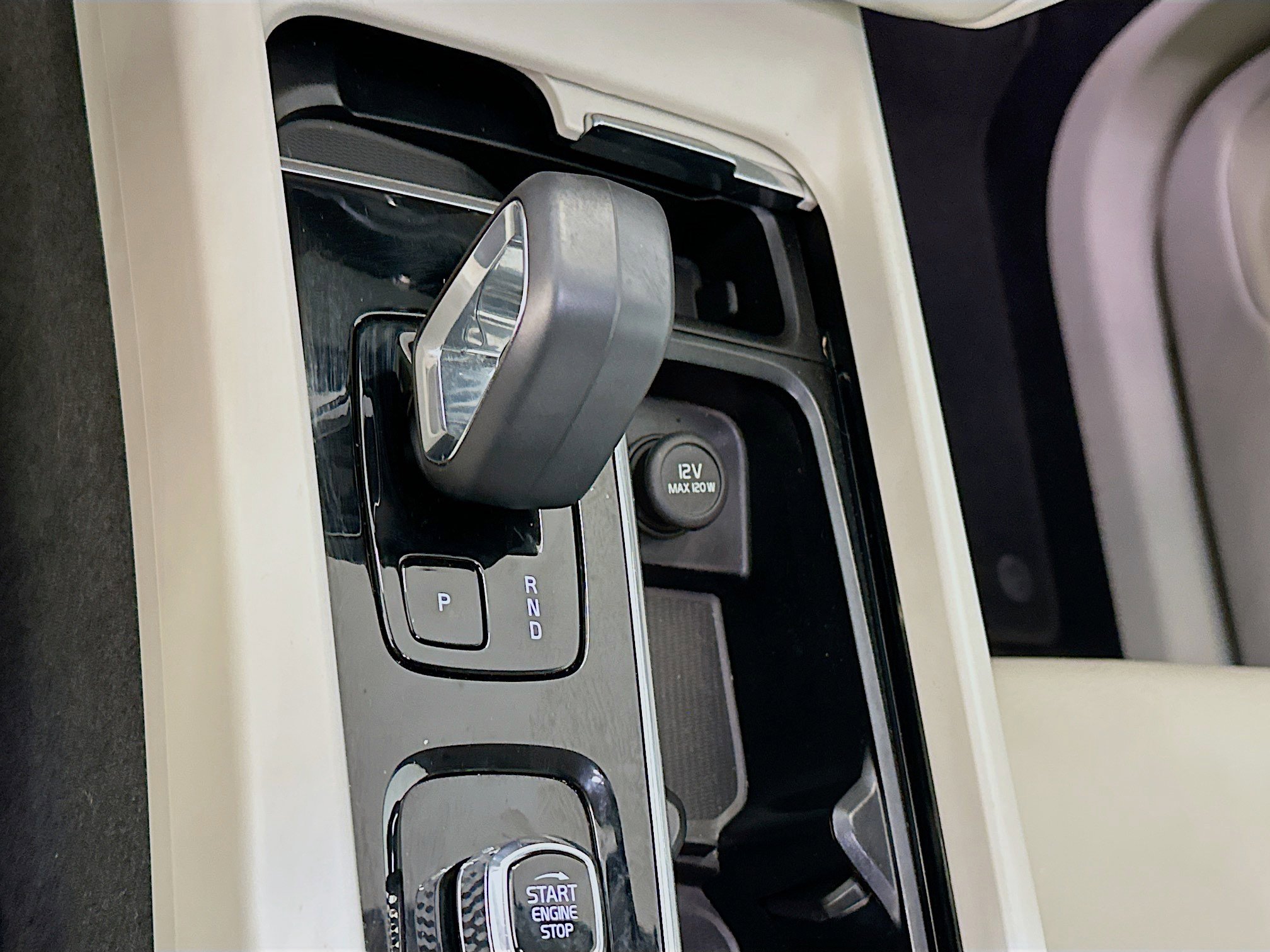 Used 2023 Volvo XC60 B5 Core image 25