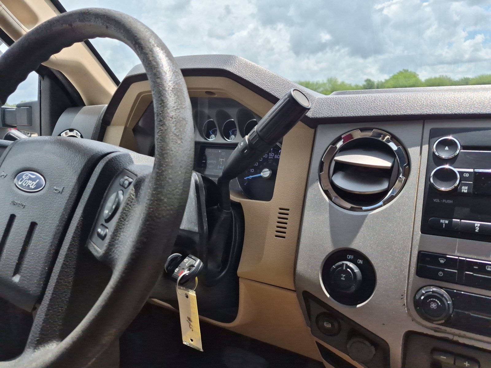 Used 2015 Ford F250 XLT w/ XLT Premium Package AWD/4WD image 18