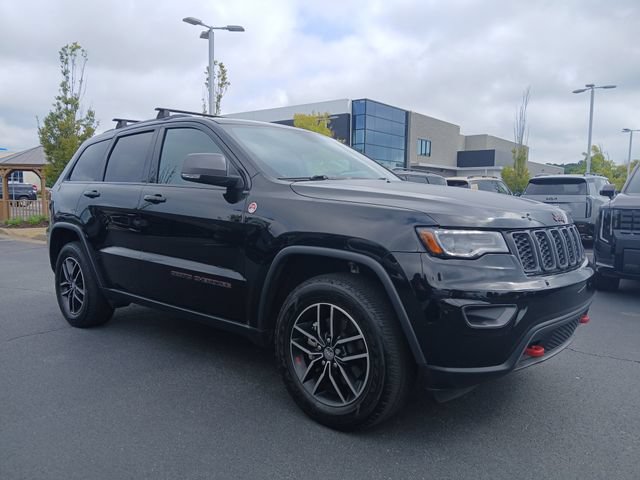 Used 2018 Jeep Grand Cherokee Trailhawk w/ Trailhawk Luxury Group AWD/4WD image 3