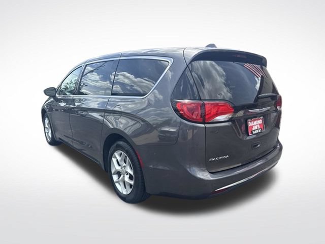 Used 2019 Chrysler Pacifica Touring Plus w/ Advanced Safetytec Group FWD image 5