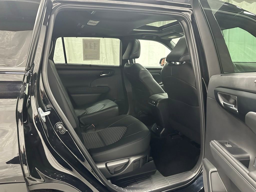 Used 2025 Toyota Highlander XSE image 57