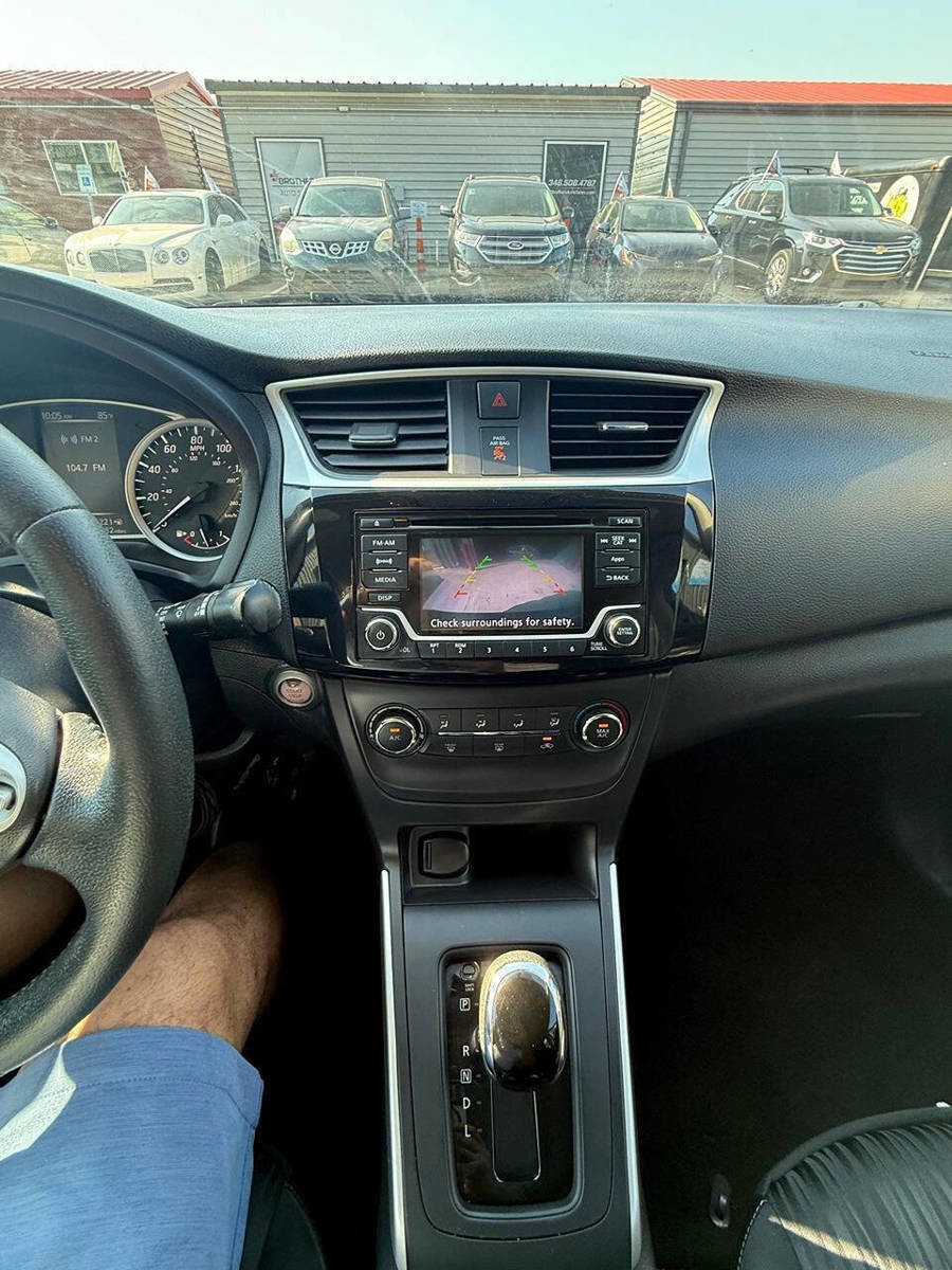 Used 2016 Nissan Sentra SV image 27
