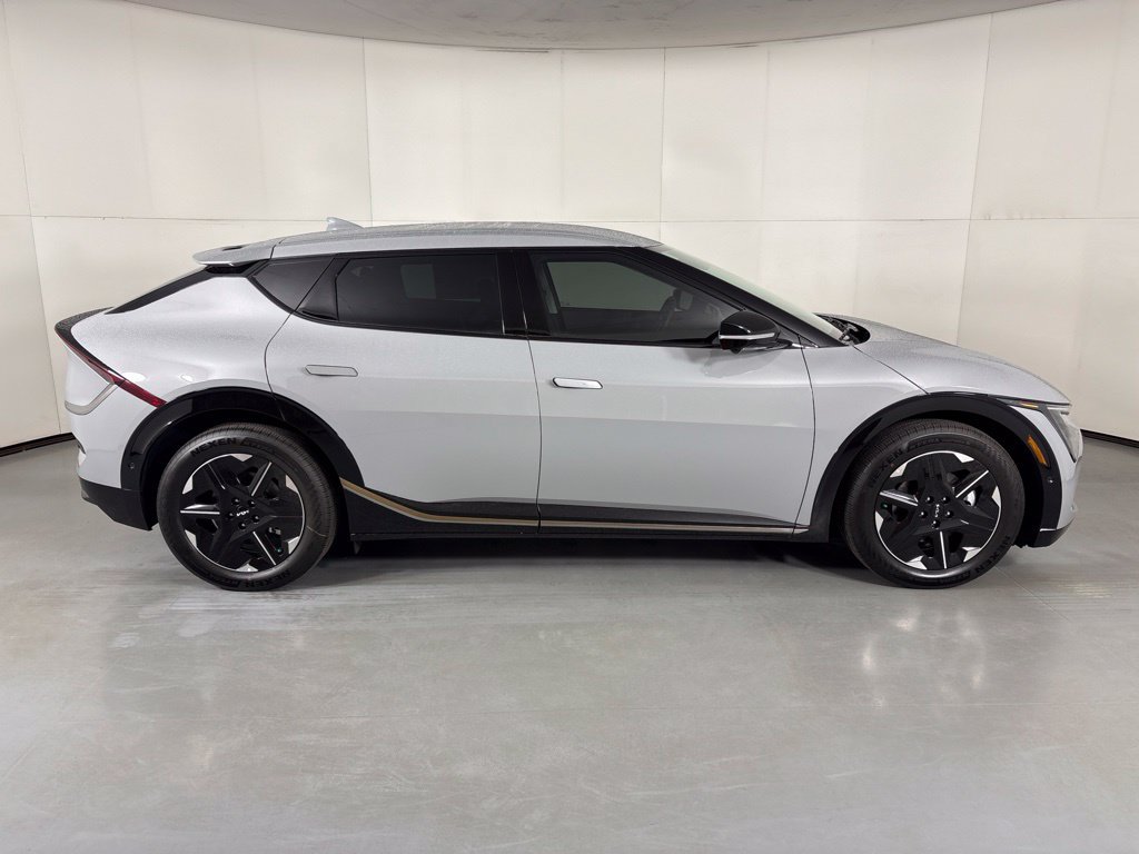New 2026 Kia EV6 Wind RWD image 9