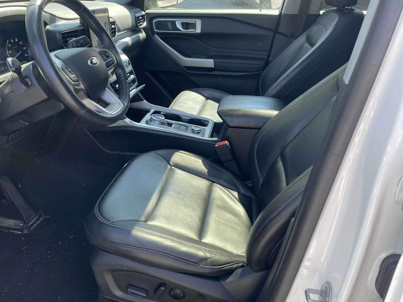 Certified 2022 Ford Explorer XLT w/ Equipment Group 202A image 15