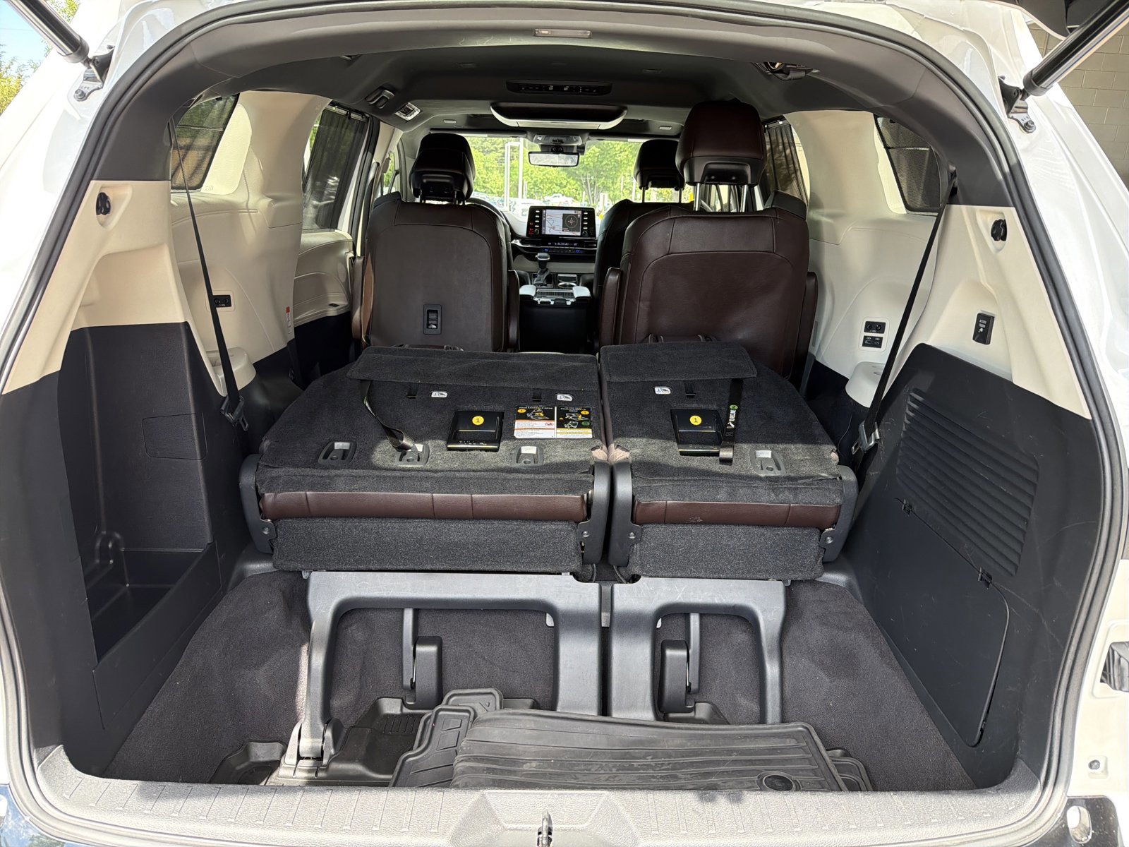 Used 2021 Toyota Sienna Platinum AWD/4WD image 27