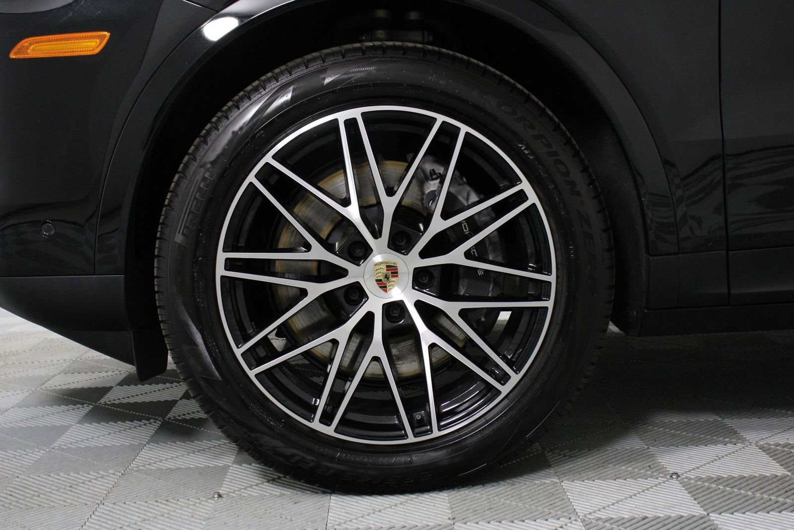 Certified 2025 Porsche Cayenne image 30