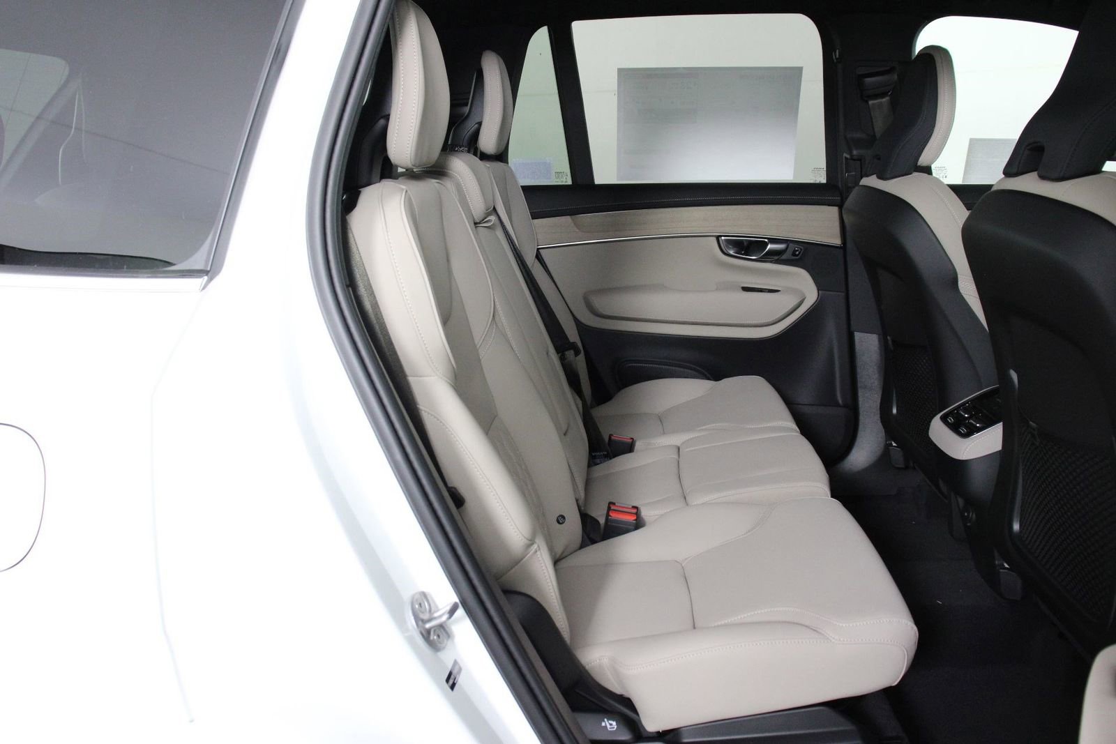 New 2026 Volvo XC90 B6 Plus image 11