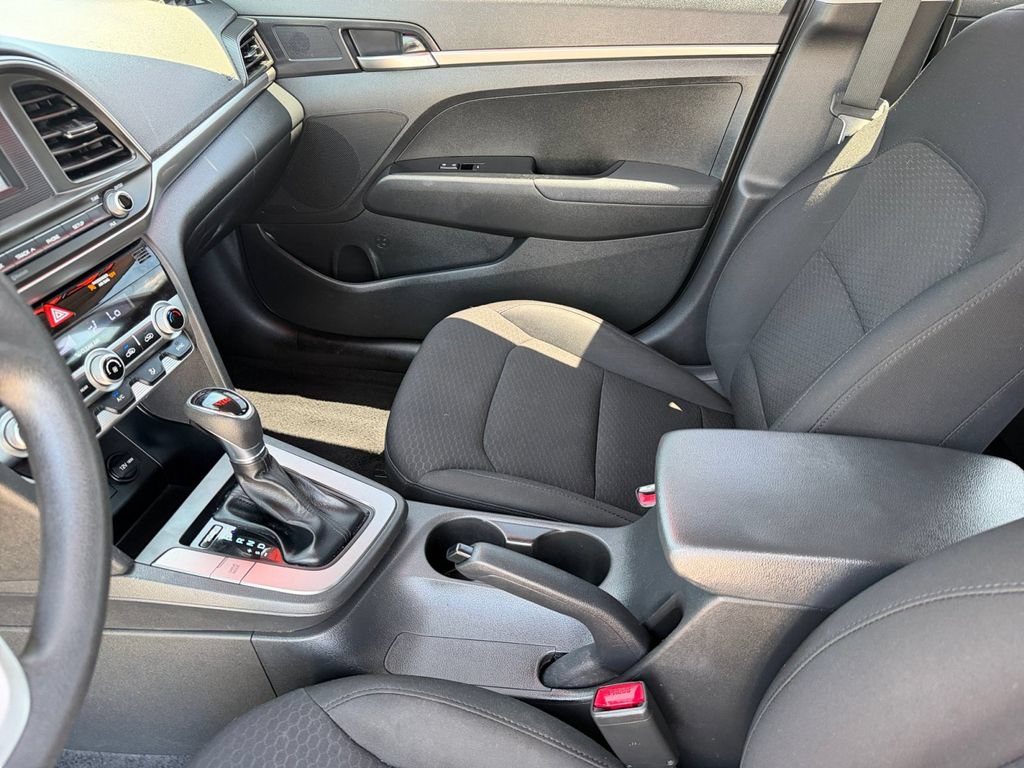 Used 2020 Hyundai Elantra SE w/ Cargo Package (C1) FWD image 12