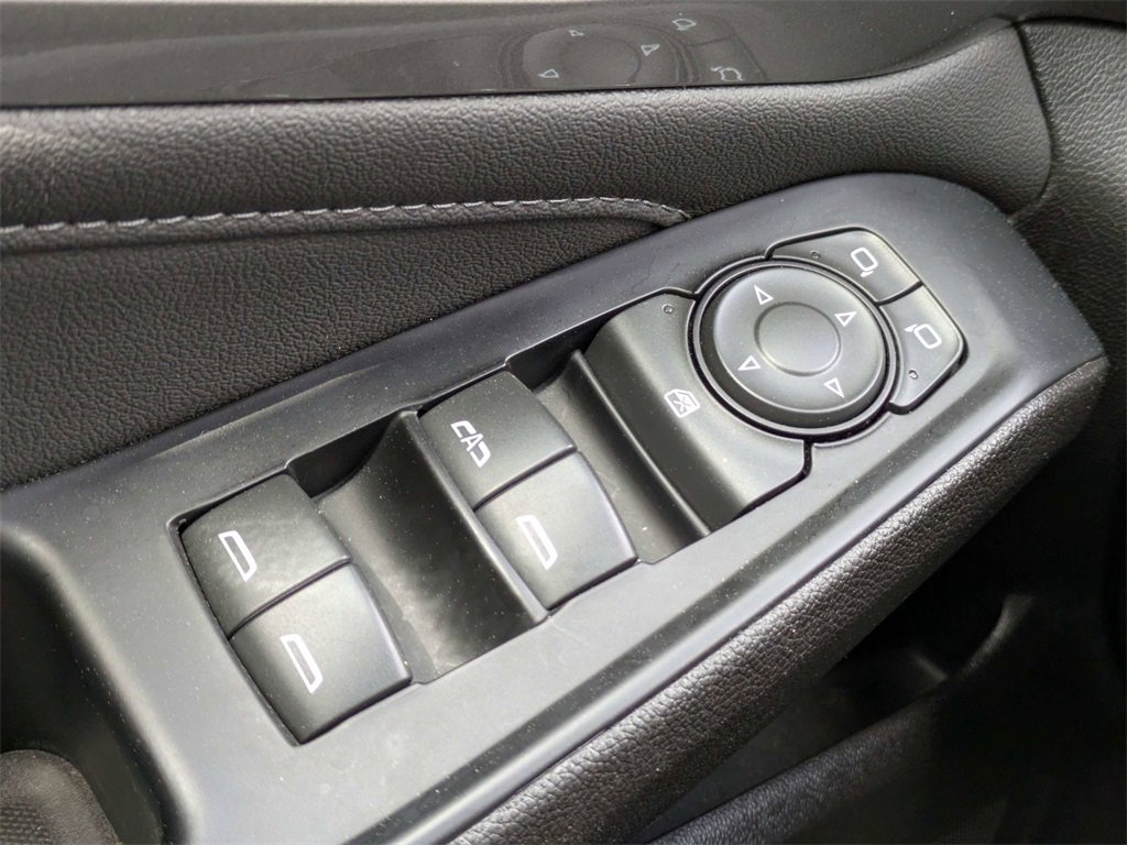 Used 2023 Chevrolet Traverse LT image 25