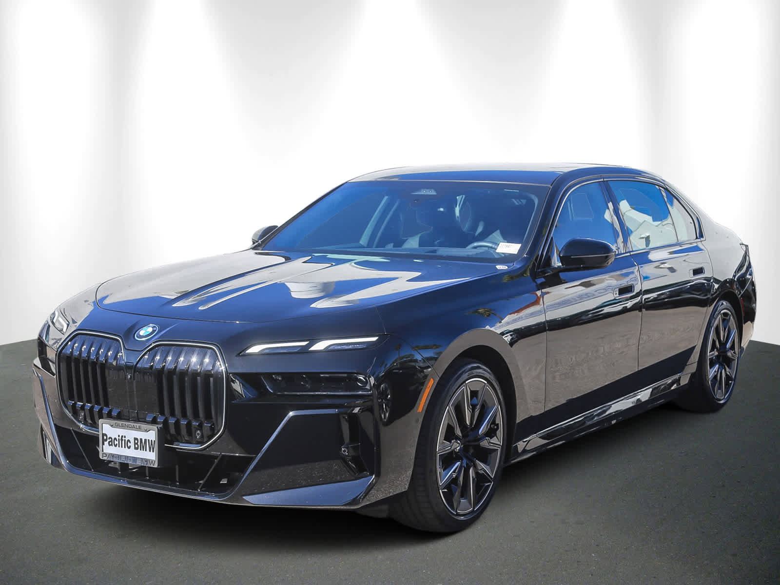 Used 2025 BMW i7 eDrive50 w/ M Sport Package image 3