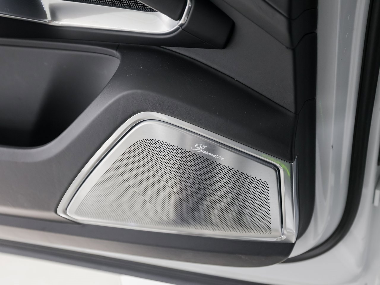 Certified 2022 Porsche Cayenne Turbo S image 22